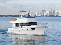 Моторная яхта с флайбриджем Beneteau Swift Trawler 44