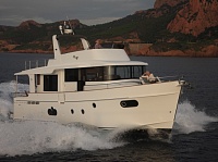 Моторная яхта с флайбриджем Beneteau Swift Trawler 50